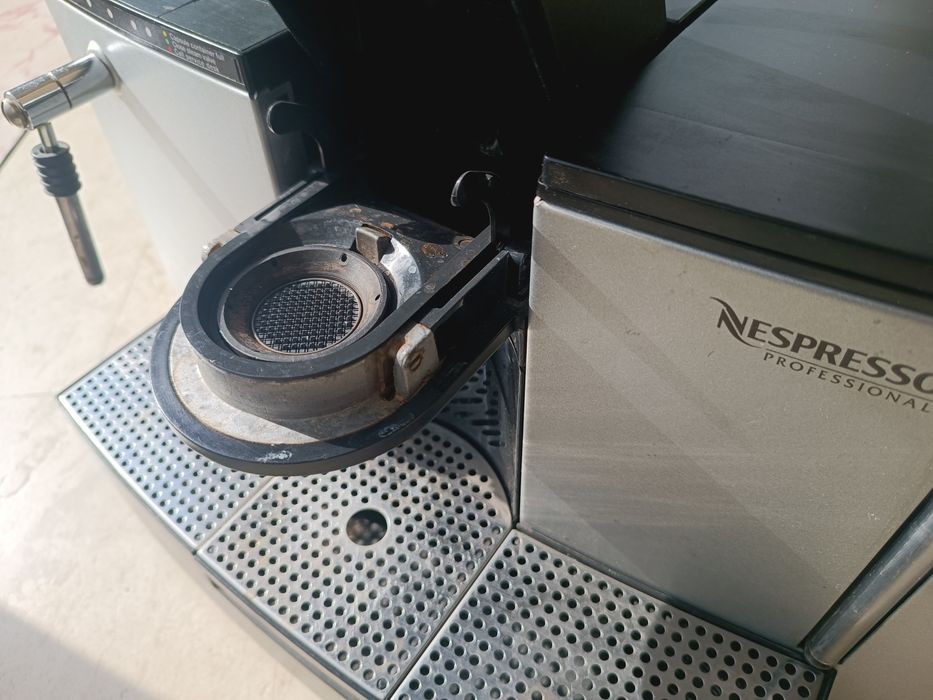 Професионална Кафе машина Nespresso ES 100 PRO capsule