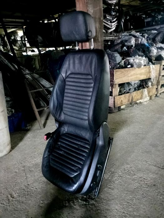 Переднее левое сиденье Volkswagen Passat B7