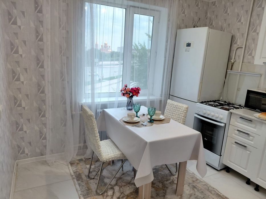 Сдается 11 мкр отличная 1к кв по часам и сутки