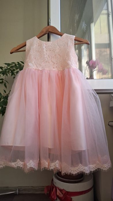 Нарядные платья для девочек 4-6лет