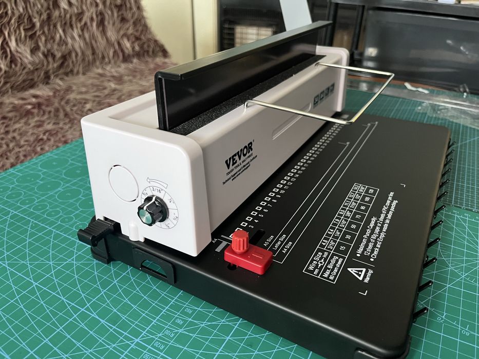 Продавам машина за подвързване с метална спирала