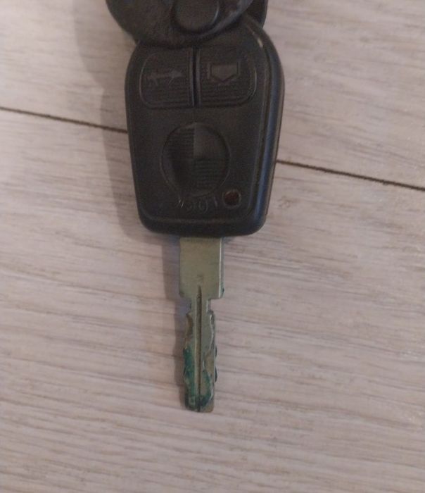 Оригинални ключове за Bmw Mercedes Vw Audi Toyota Nissan Mazda Renault