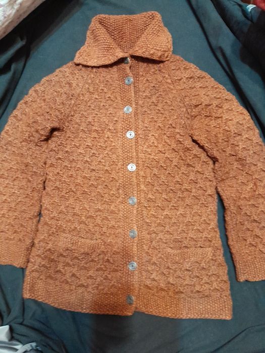 Vând articole din lână lucrate manual