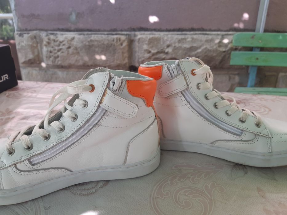 Продавам маркови детски кецове VINGINO 97