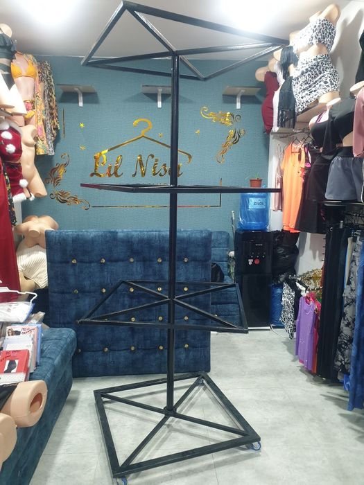 Стеллаж ва маникен сотилади