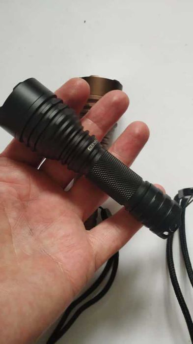 Lanterna Convoy T8  AA