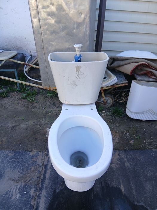 Унитаз в хорошем состоянии