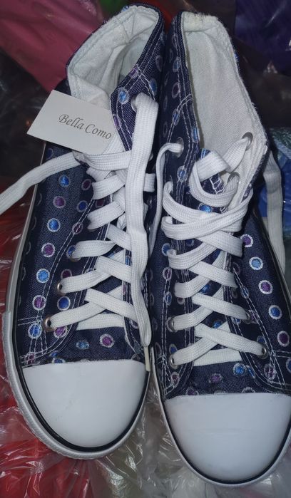 incaltaminte noua nepurtata la alegere: 1 pereche ghete lungi blug jeans denim sau 1 pereche tenesi sau 2 perechi slapi papuci flip-flops toate noi