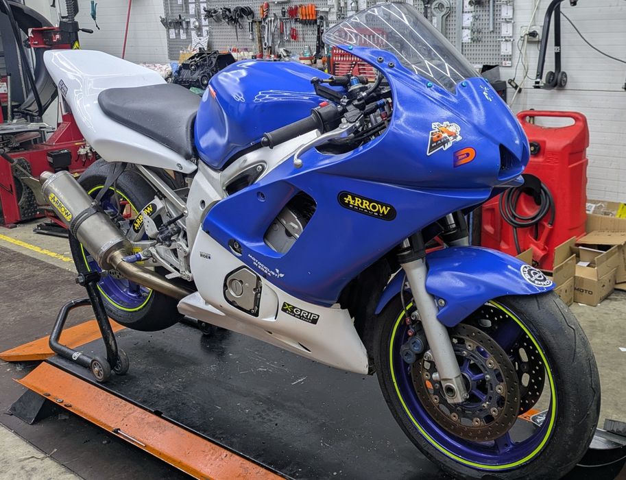 Yamaha R6 pentru circuit