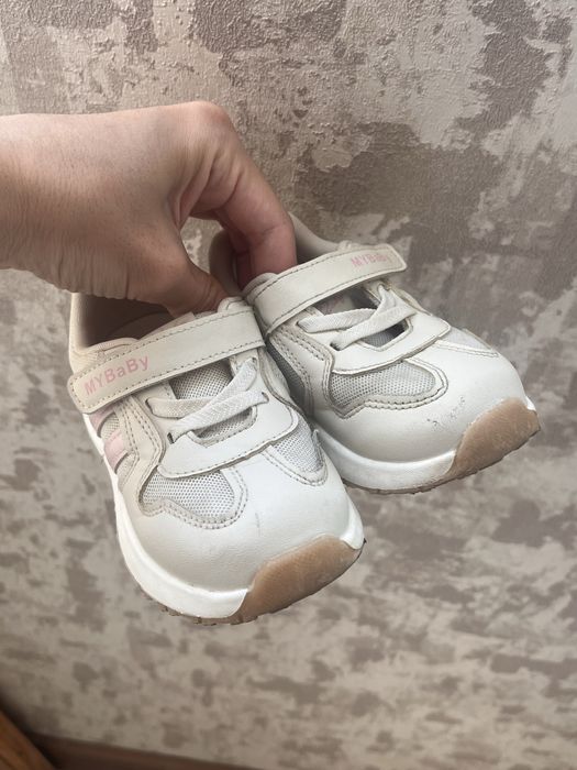 Кроссовки на девочку