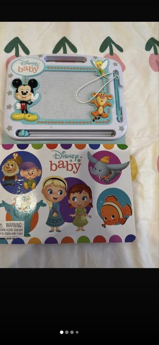 Disney carte  cu activitati si poveti in engleza
