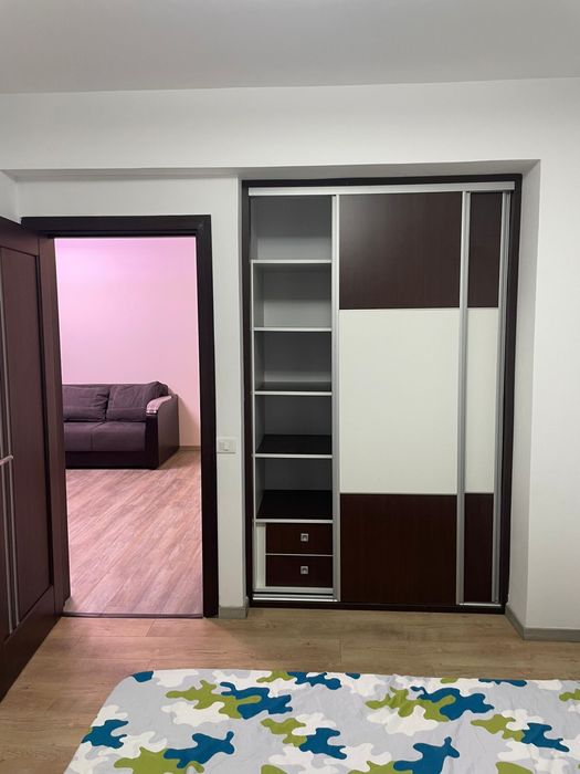 Apartament de inchiriere | bloc nou | central | loc de parcare propriu