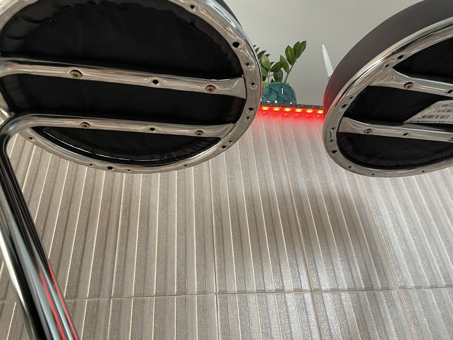 Scaune nefolosite 200 buc