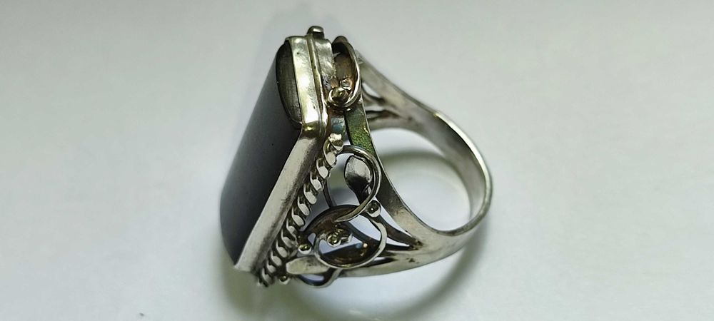 Эксклюзивное серебряное кольцо с камнем ОБСИДИАН иридированный