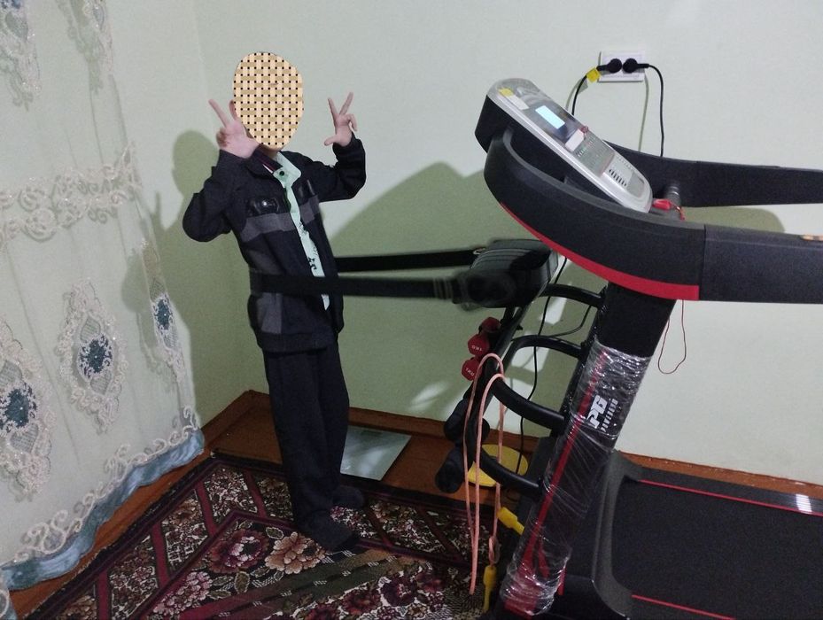 Беговая дорожка сатилади.