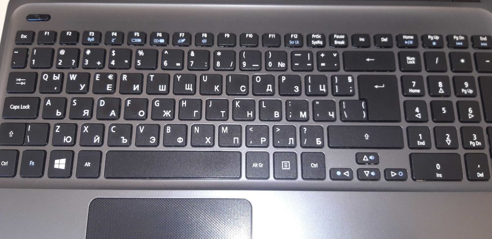 Продавам лаптоп ACER  Aspire  E1