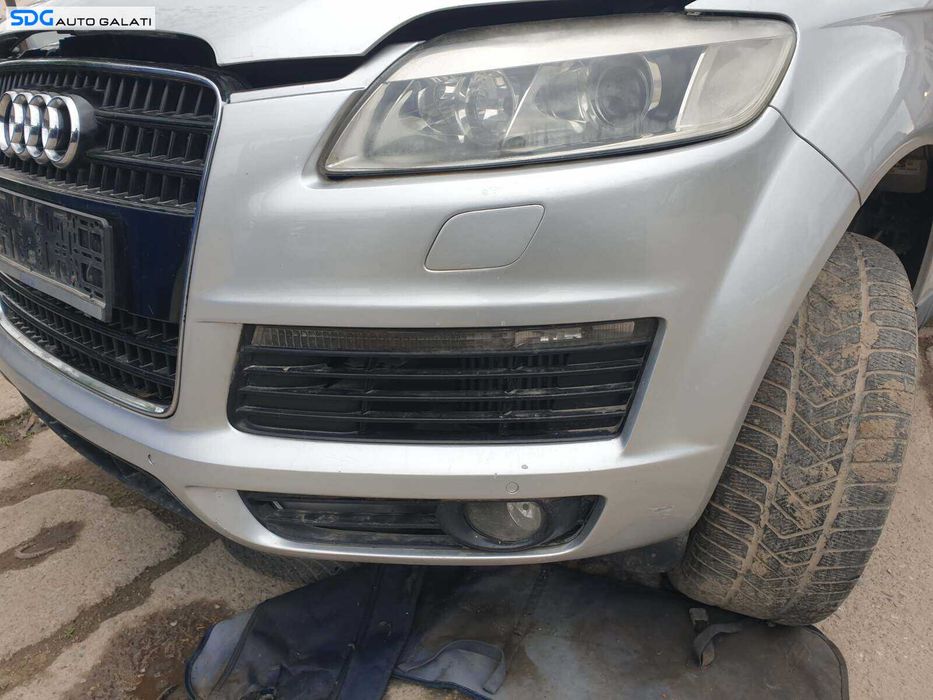 Bara Spoiler Fata Completa cu Grila Emblema cu Spalatoare si Locas Senzori Parcare Audi Q7 4L NFL Non Facelift 2007 - 2009 Culoare Light Silver Metallic LY7W [Q2822]