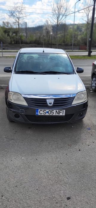 Vând Dacia Logan