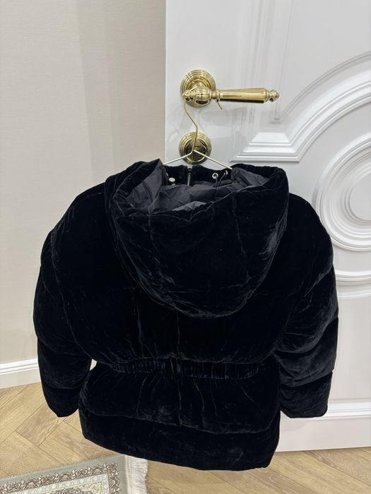 Продам куртку для девочек