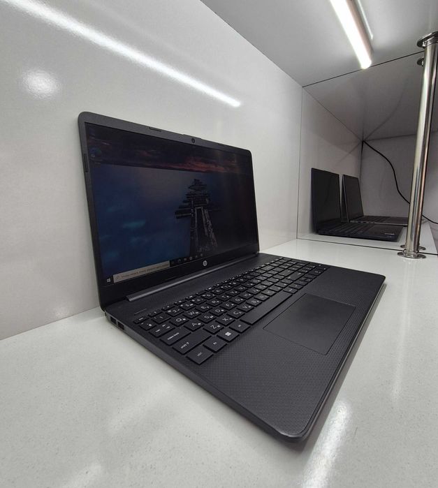 HP Core i3-1215U  4/256gb