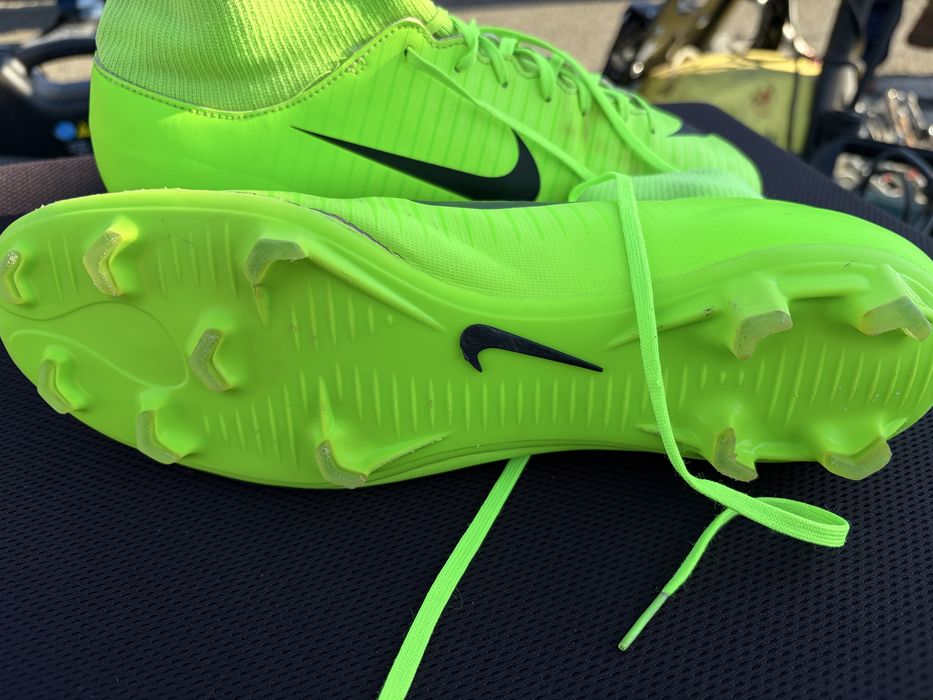 Ghete fotbal nike mercurial