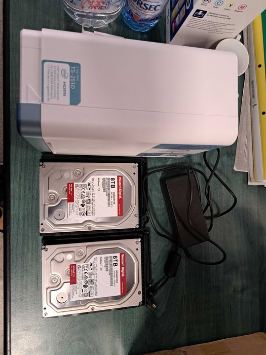 NAS QNAP TS251-D, 2x 8 GB HDD , stare foarte buna!