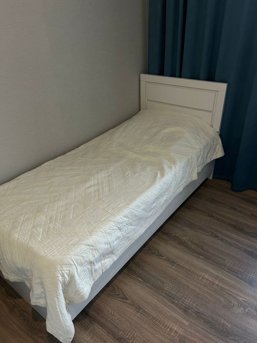 Продам кровать с матрасом
