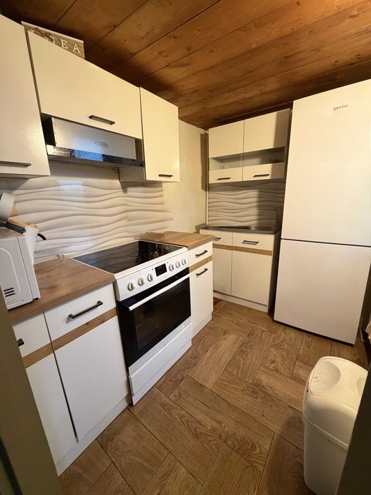 Apartament 3 camere in zona Lic. Nicolae Balcescu !