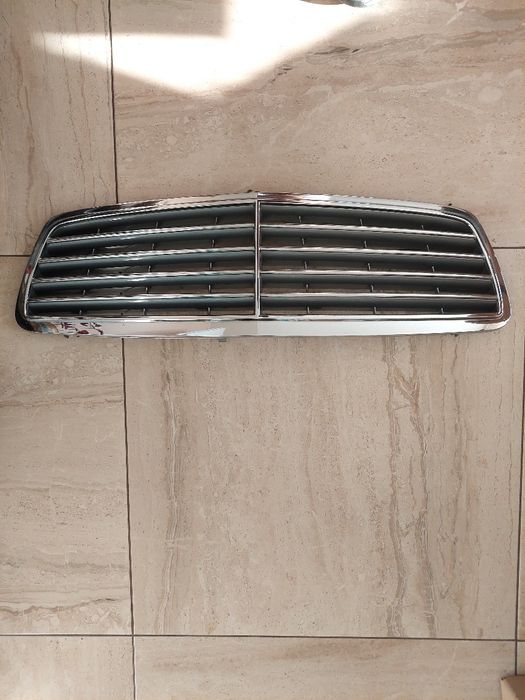 W203 Предна рeшетка Мерцедес Ц класа