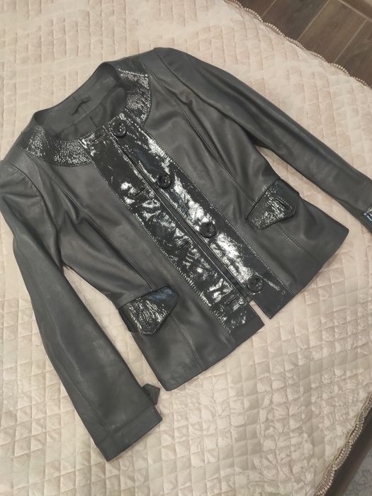 Продам женский кожаный пиджак