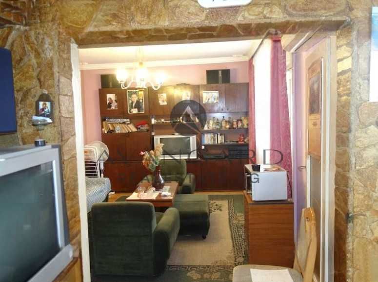 оф.23365 Етаж от къща/ Прослав