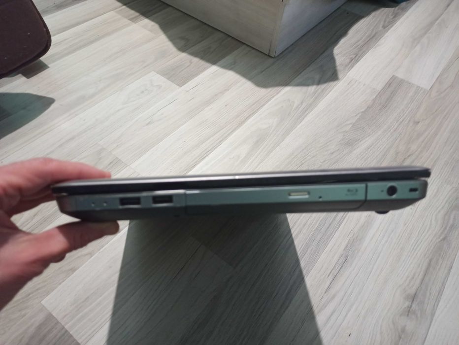 Продавам лаптоп HP Pavilion dv7-4165dx 17.3-инчов - цял, за части.