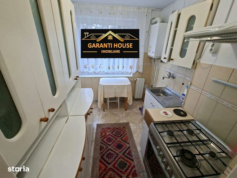 George Cosbuc, apartament cu 3 camere, semidecomandat, 320€/Luna