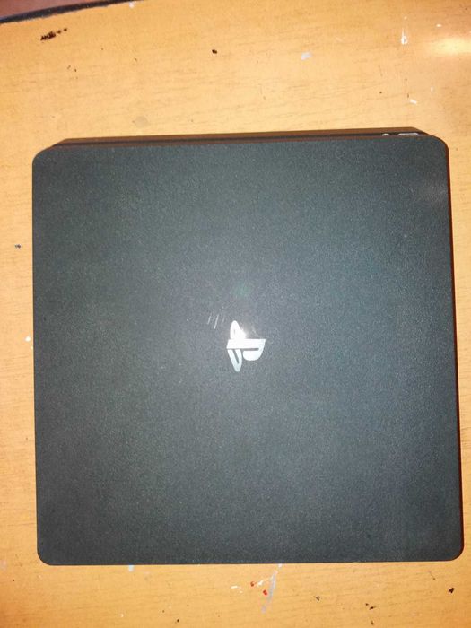 Vand PS4 plus 5 jocuri