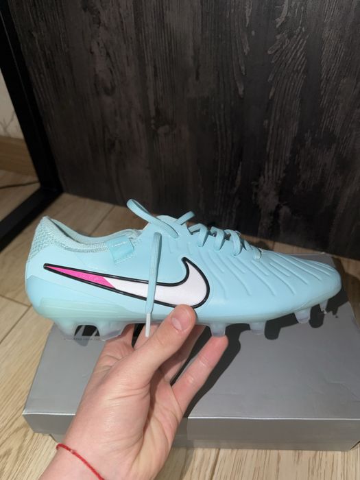 Продам новые оригинальные бутсы Nike Tienpo 43его размера