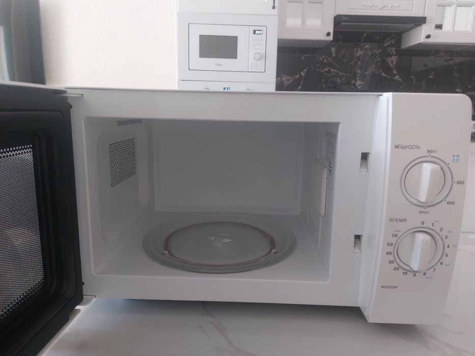 Продам микроволновую печь