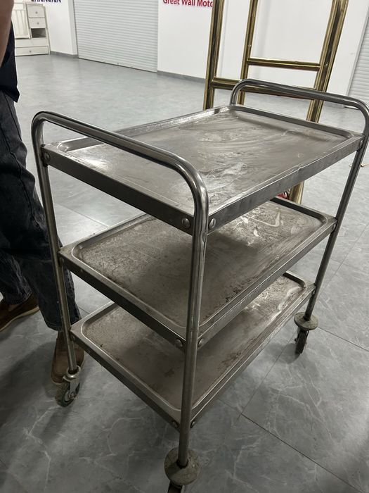 Сервировочная тележка