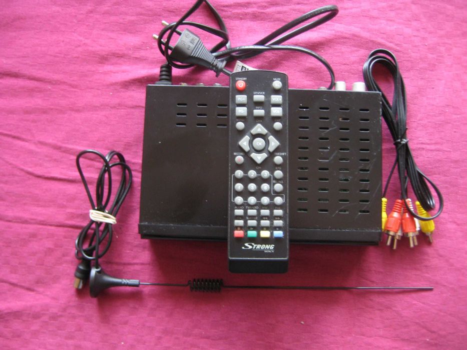 Продавам цифров декодер STRONG SRT 8115