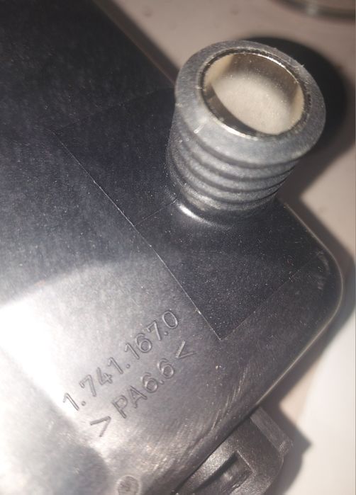 Расширительный бачок Е38. Новый.