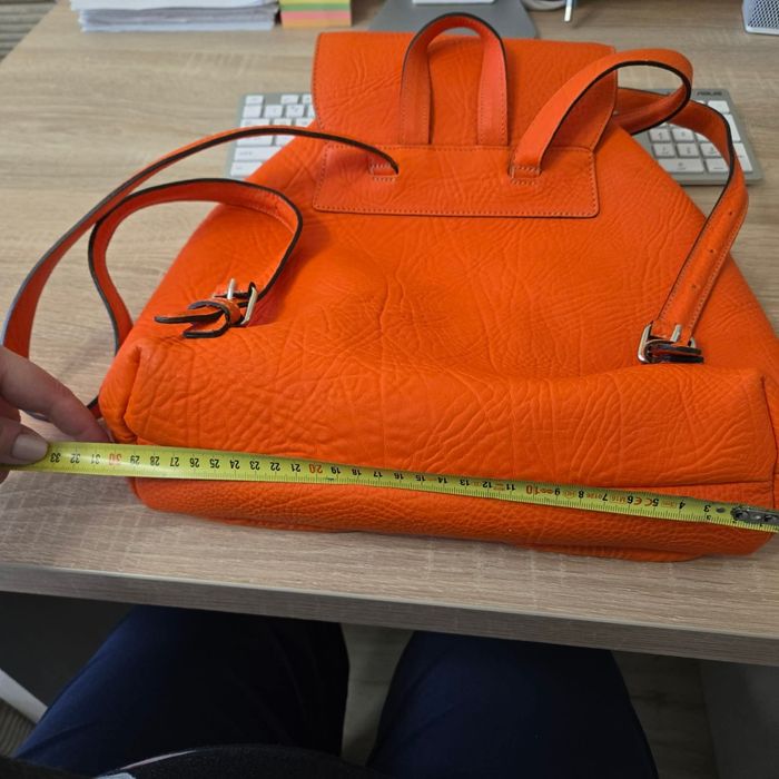 Ghiozdan Laura Maxim piele naturală portocalie – model deosebit, stare excelentă