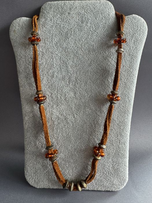 Colier din piele, argint si chihlimbar