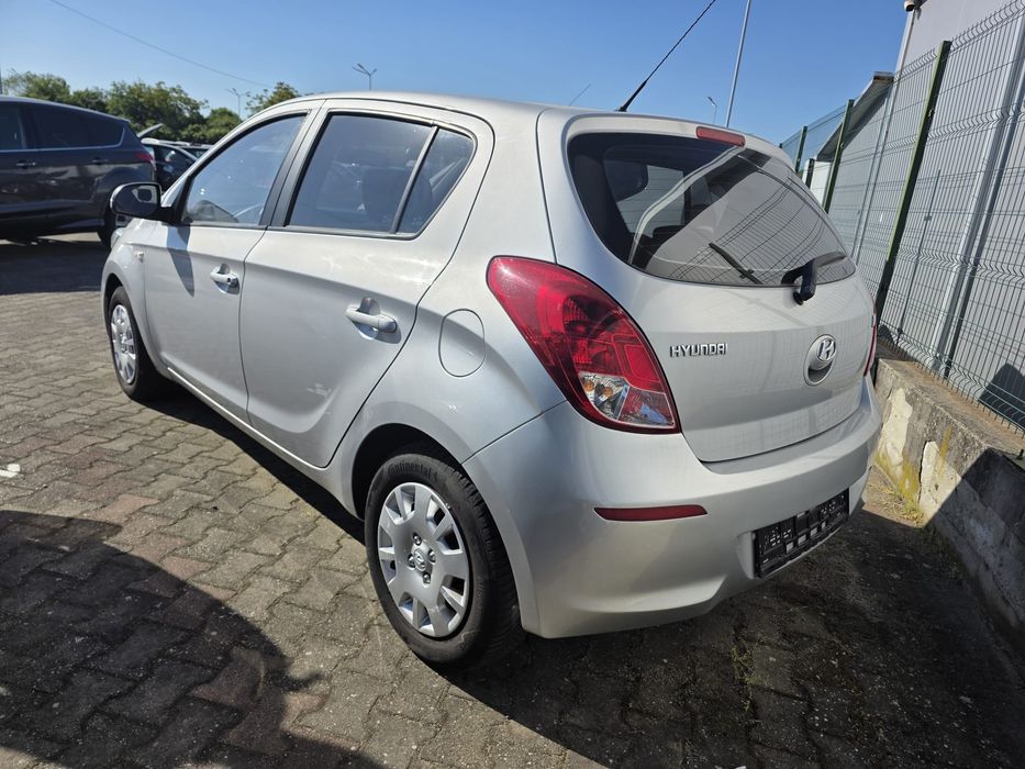 Hyundai i20 - An 2013 - 1.2 Benzina 4 cilindri Euro 5 - Clima