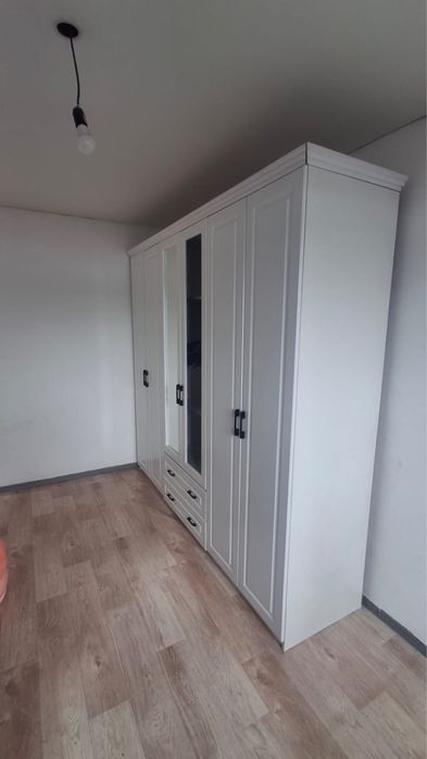 Продам  шкаф 6 дверный