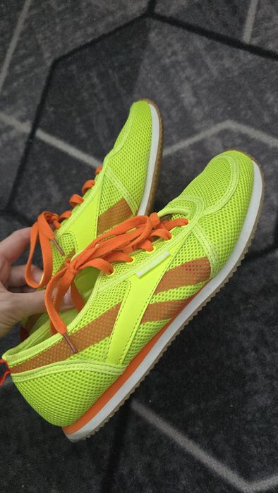 Кроссовки продам