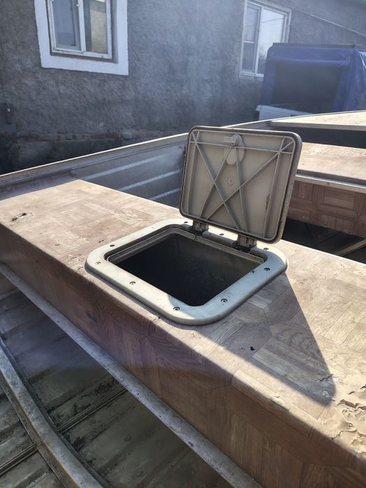 Продам лодку с мотором