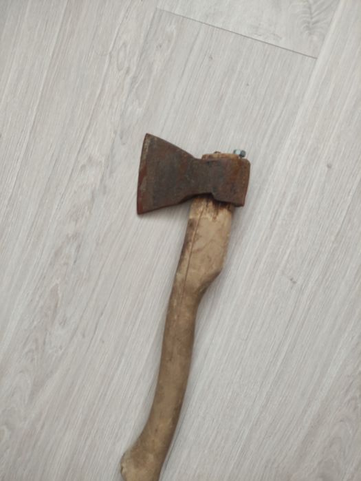 Мангал, шампура и топор