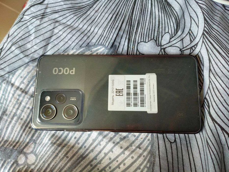 Продаётся Андроид телефон Poco.