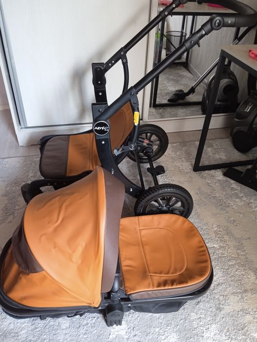 Kolyaska sotiladi srochna