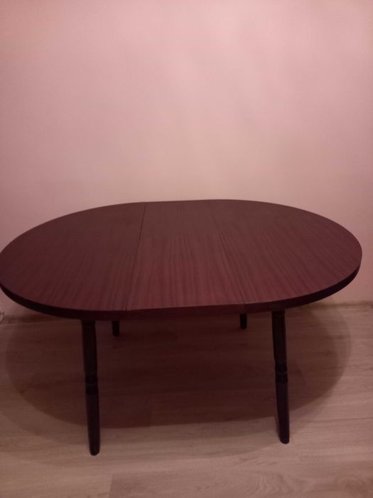 Разтегателна маса за 4-6 човека