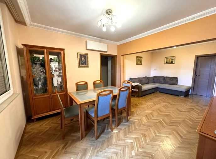 Дава се под наем Четиристаен апартамент в Пловдив, Център - 130 кв.м за 700 € - Снимка #1